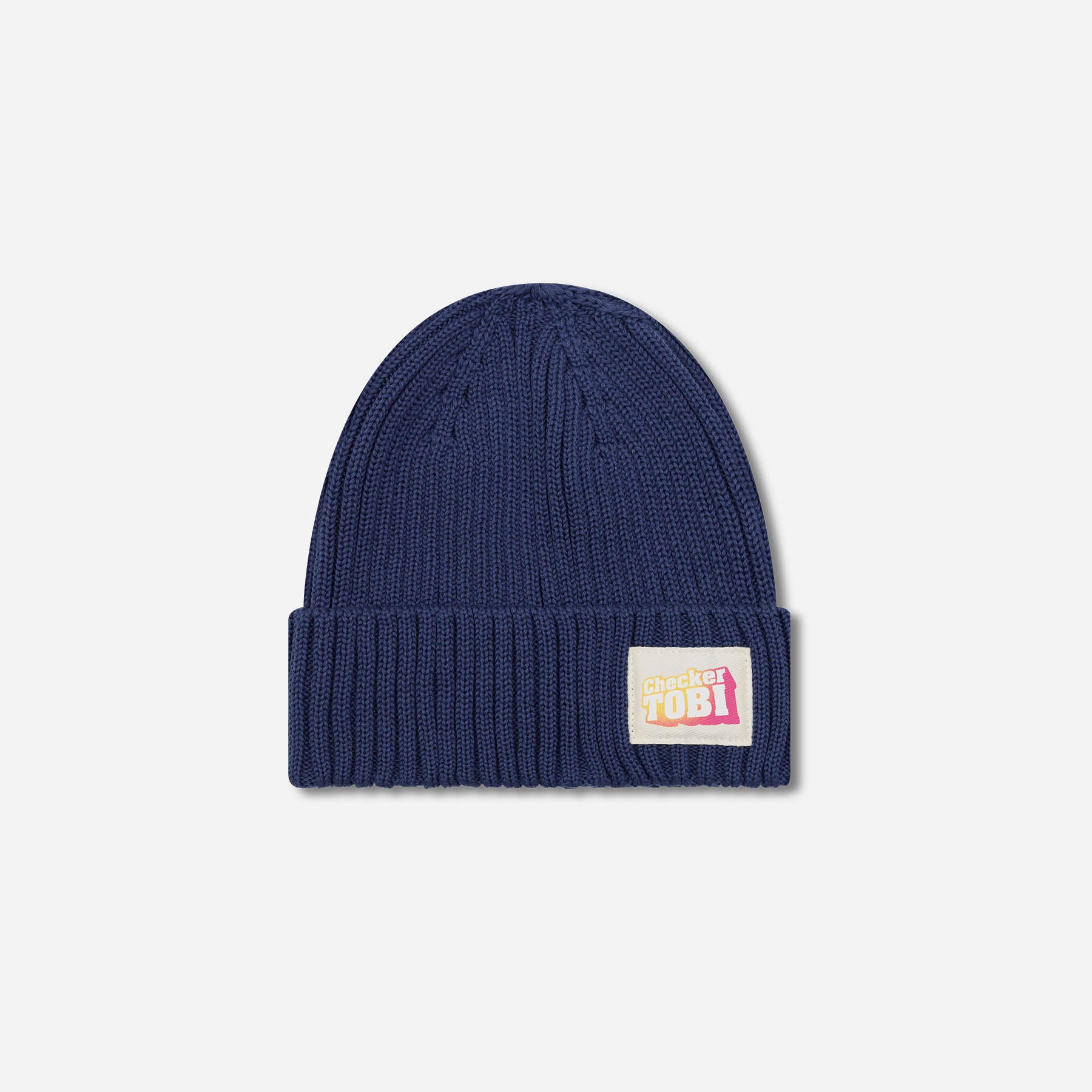Checker Tobi LOGO Mütze in Dark Sea von PlayPlayPauly – Vorderansicht der Grobstrick-Beanie aus Bio-Baumwolle, Made in Germany.