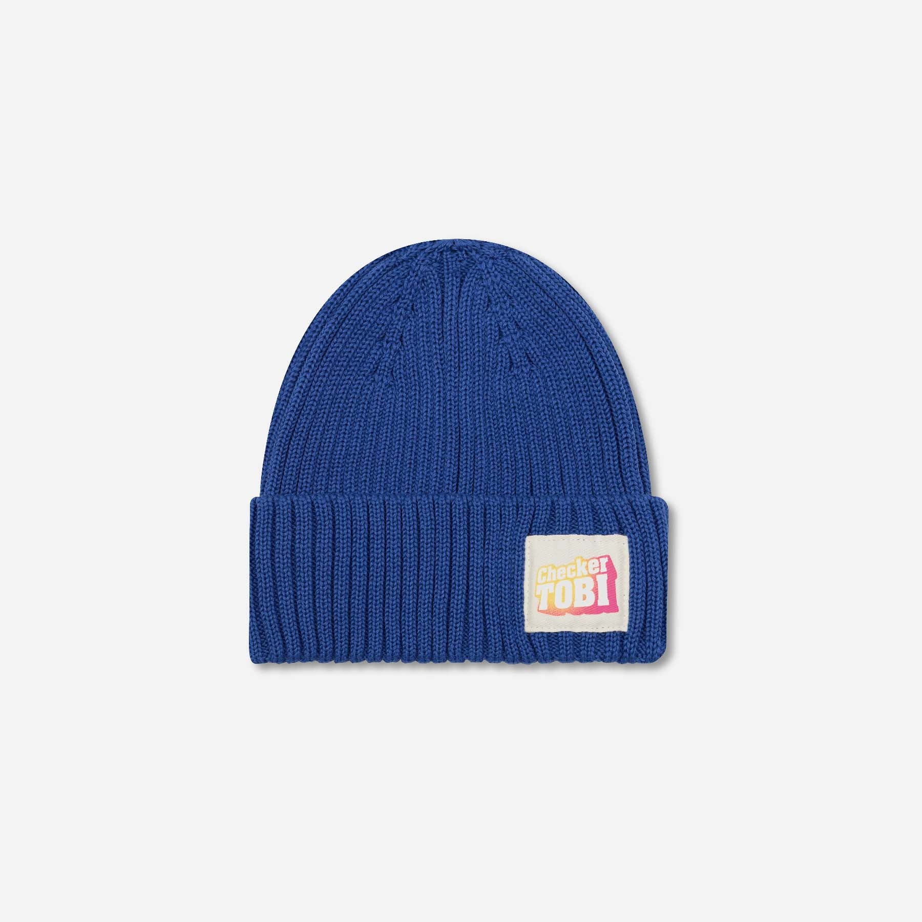 Checker Tobi LOGO Mütze in Everest Blue von PlayPlayPauly – Vorderansicht der Grobstrick-Beanie aus Bio-Baumwolle, Made in Germany.